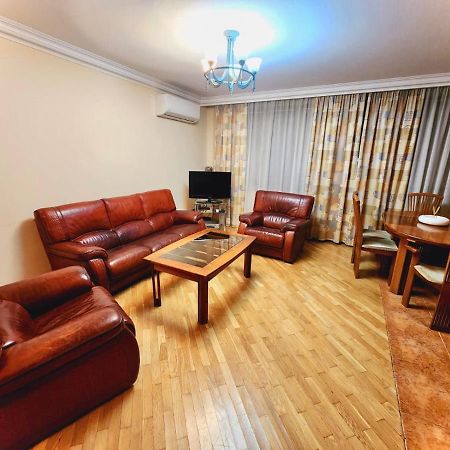 Family Spacious 3 Bedroom Apartment In The Middle Of City Center, Next To North Avenue Jerevan Exteriör bild