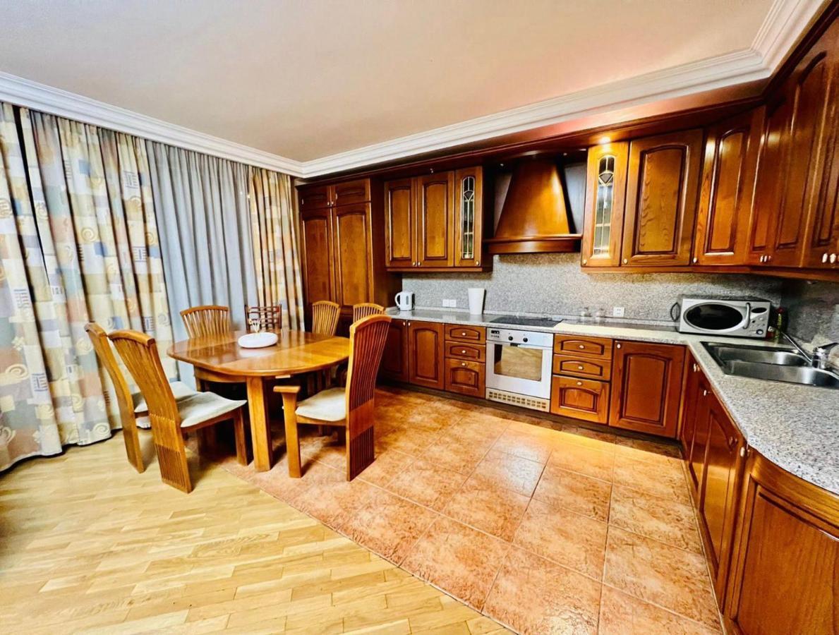 Family Spacious 3 Bedroom Apartment In The Middle Of City Center, Next To North Avenue Jerevan Exteriör bild